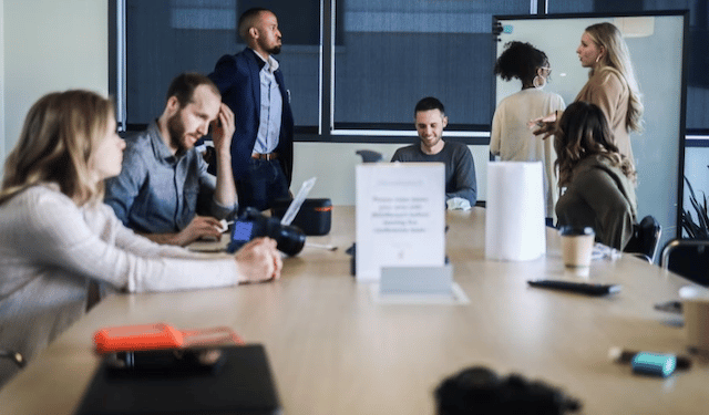 Who Is An SEO Consultant? 4 An SEO team having a meeting